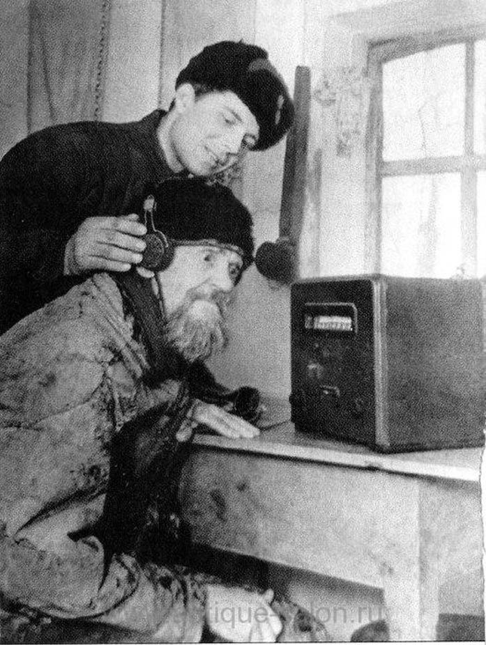 Великая страна СССР,1920-е годы - у радиоприемника