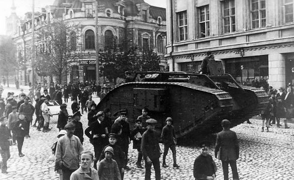 Великая страна СССР,MK-V - английский танк в Ревеле (Таллин) - 1919