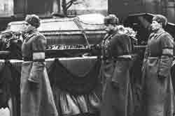 http://www.great-country.ru/images/articles/Stalins_Death/stalin_funeral_2.jpg