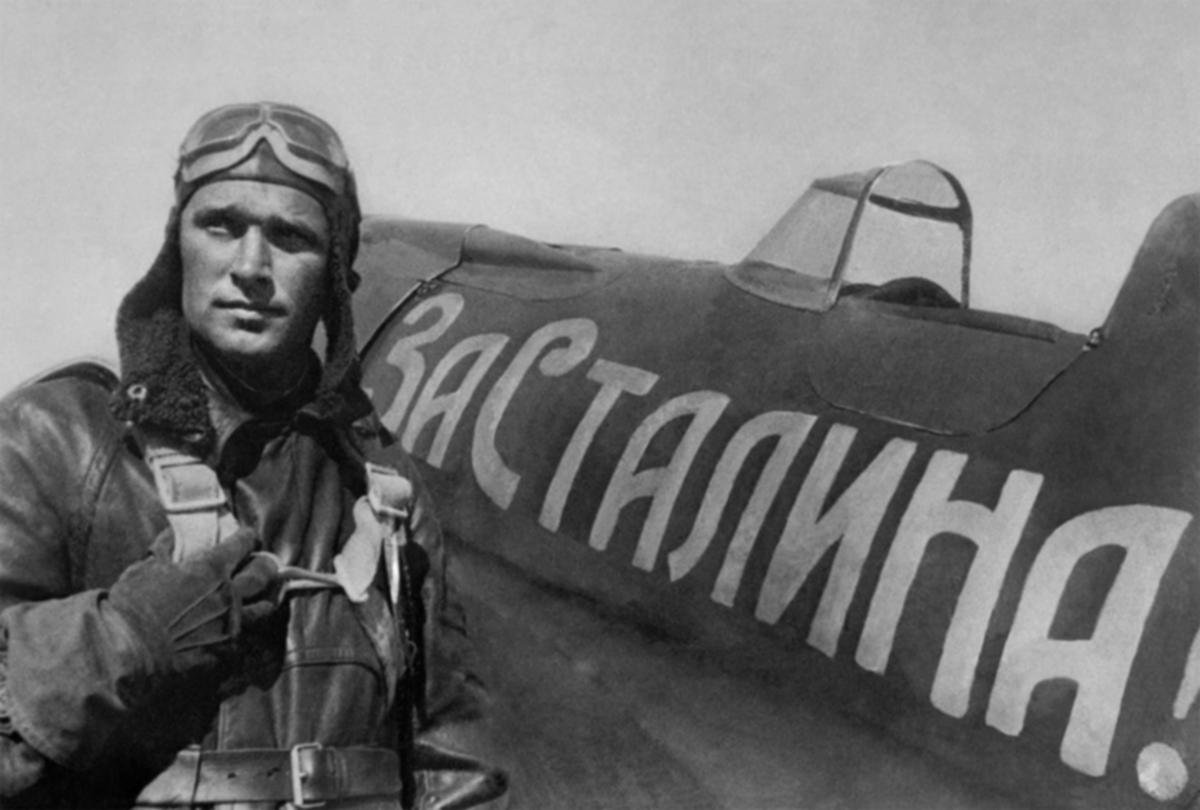 Великая страна СССР,Борис Феоктистович Сафонов у своего истребителя И-16 тип 24