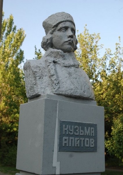 Великая страна СССР,Памятник Кузьме Апатову в Мариуполе