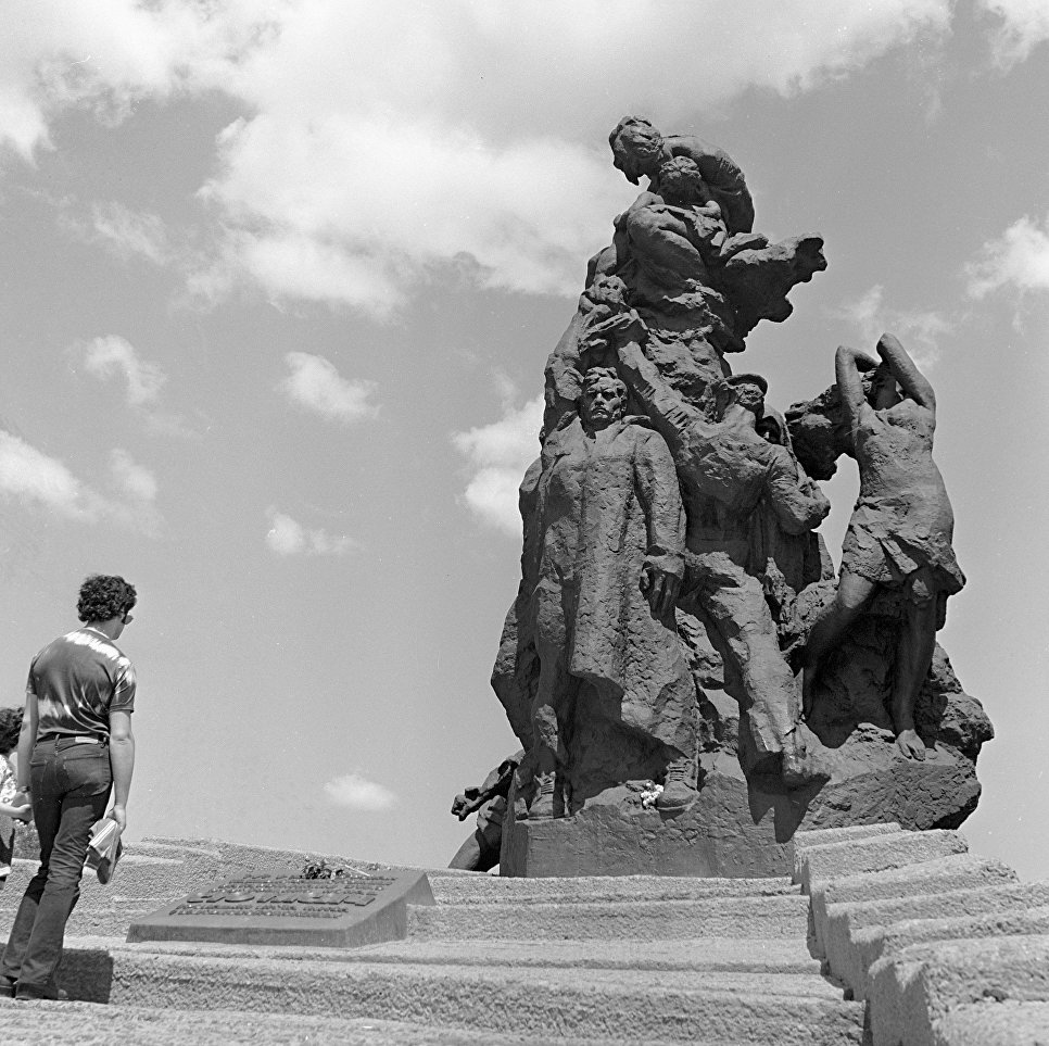 Великая страна СССР, памятник жертвам фашизма - Бабий Яр