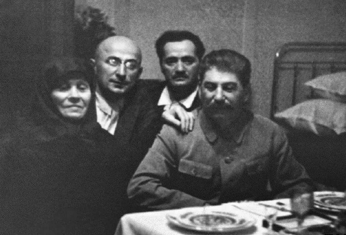 Великая страна СССР,Сталин у матери - 17-10-1935