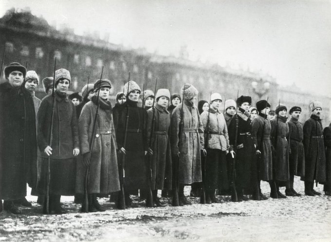 Великая страна СССР, Женский коммунистический отряд перед отправкой на фронт против сил Юденича