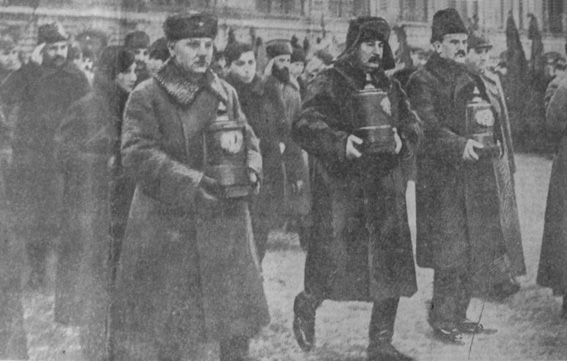Великая страна СССР,Сталин, Молотов и Ворошилов несут урны с прахом погибших членов экипажа стратостата «Осоавиахим-1»